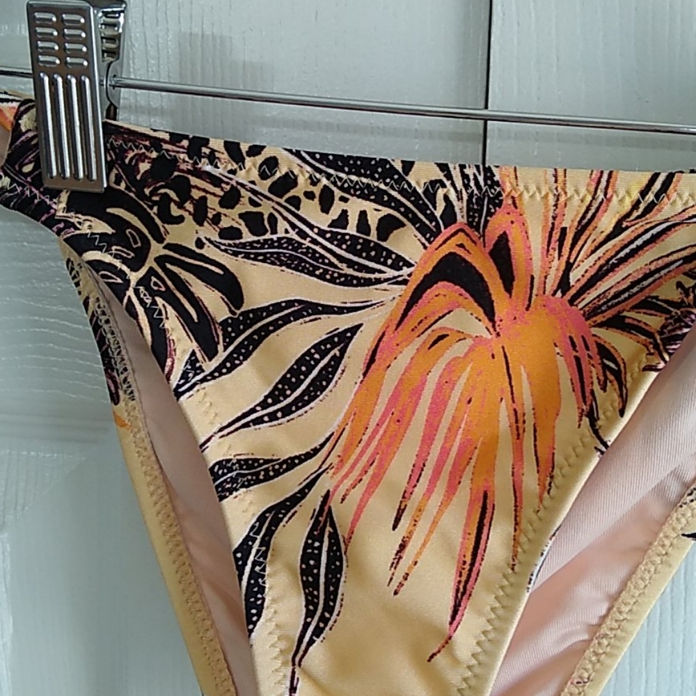 Mink Pink tropical print Size small - Picture 2 of 7